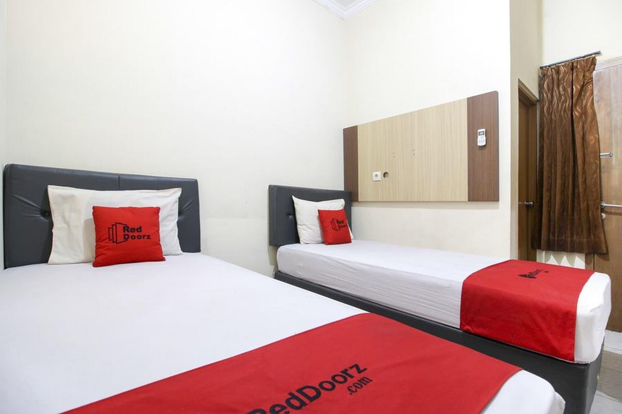 Reddoorz Plus Near Stadion Mandala Krida Γιογκιακάρτα Εξωτερικό φωτογραφία
