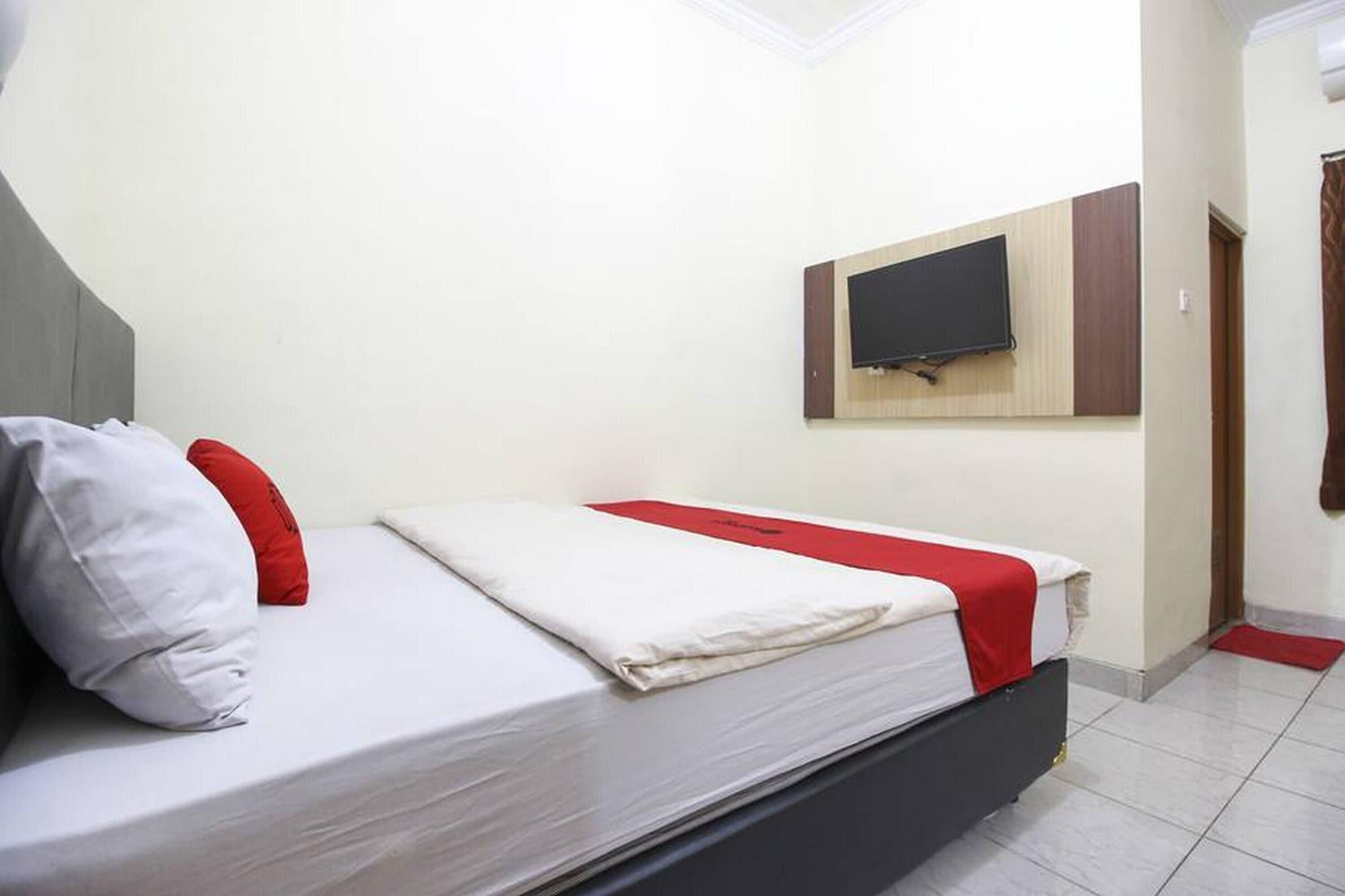 Reddoorz Plus Near Stadion Mandala Krida Γιογκιακάρτα Εξωτερικό φωτογραφία