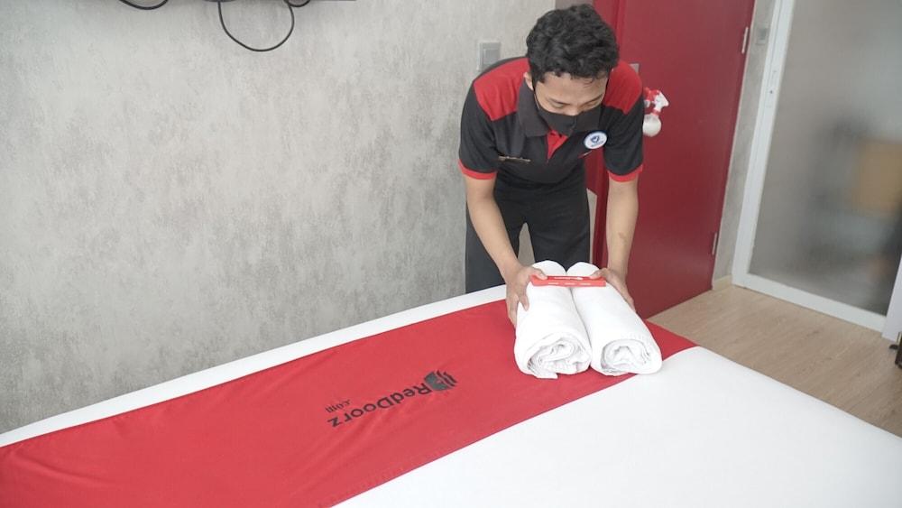 Reddoorz Plus Near Stadion Mandala Krida Γιογκιακάρτα Εξωτερικό φωτογραφία