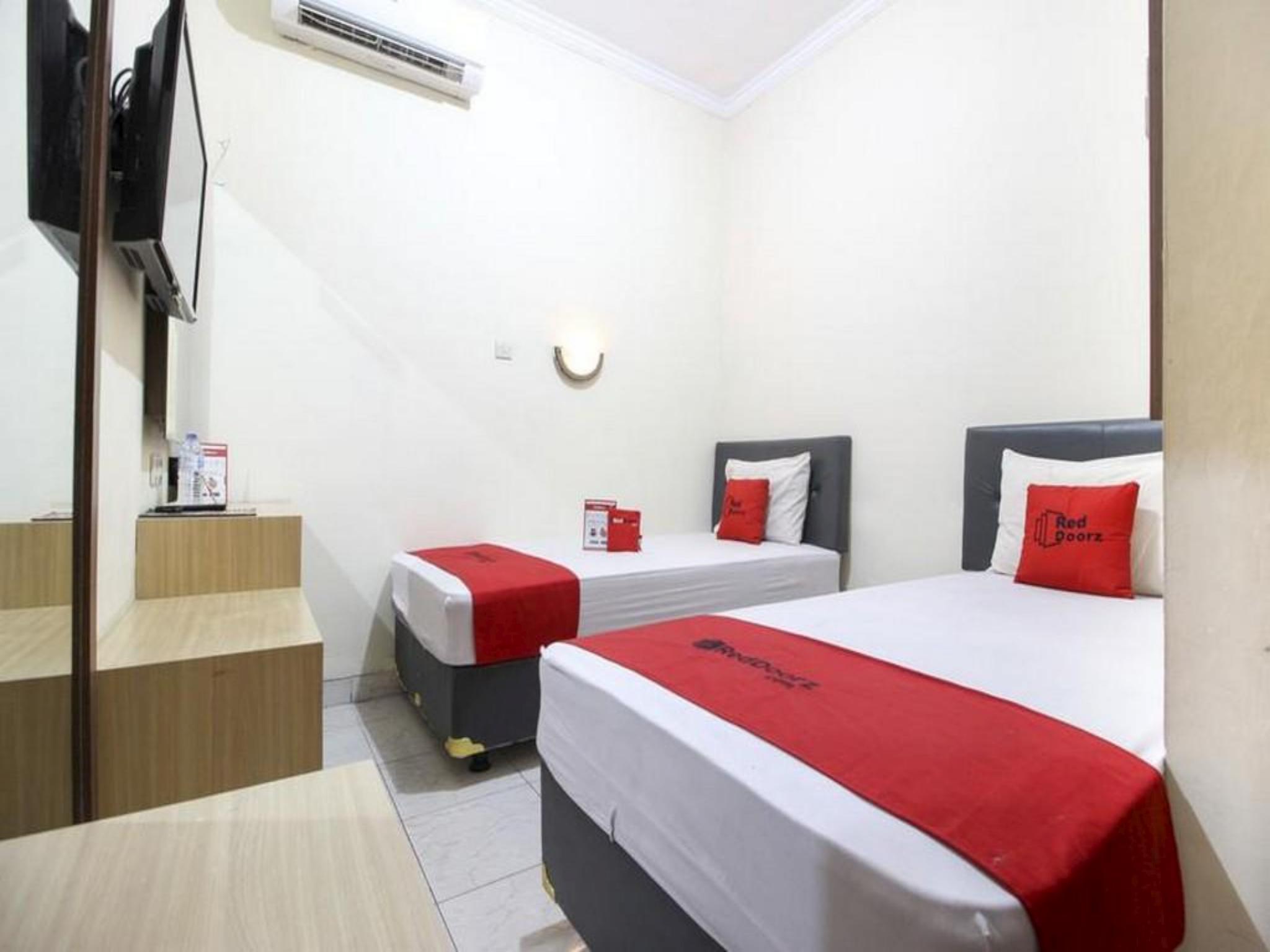 Reddoorz Plus Near Stadion Mandala Krida Γιογκιακάρτα Εξωτερικό φωτογραφία