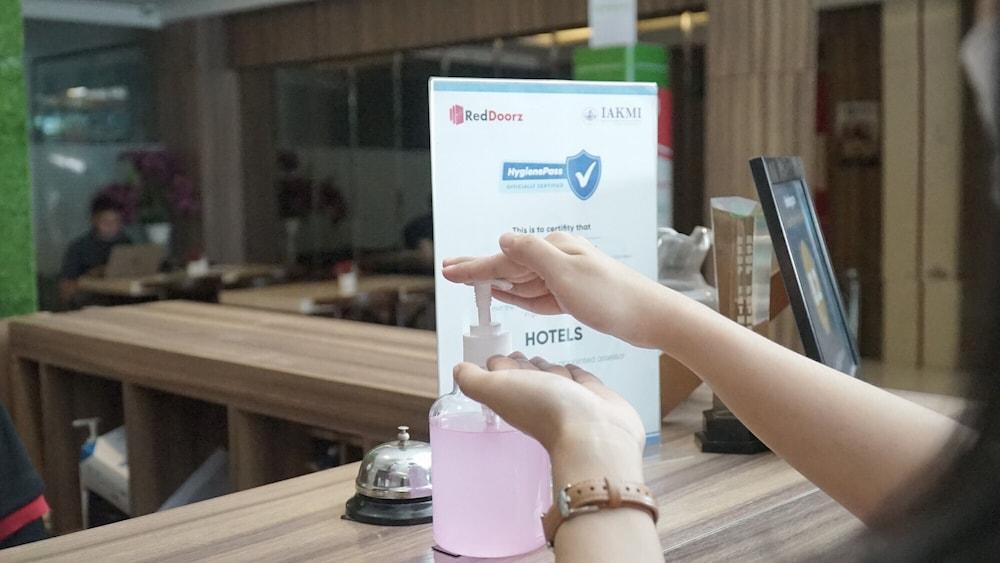 Reddoorz Plus Near Stadion Mandala Krida Γιογκιακάρτα Εξωτερικό φωτογραφία
