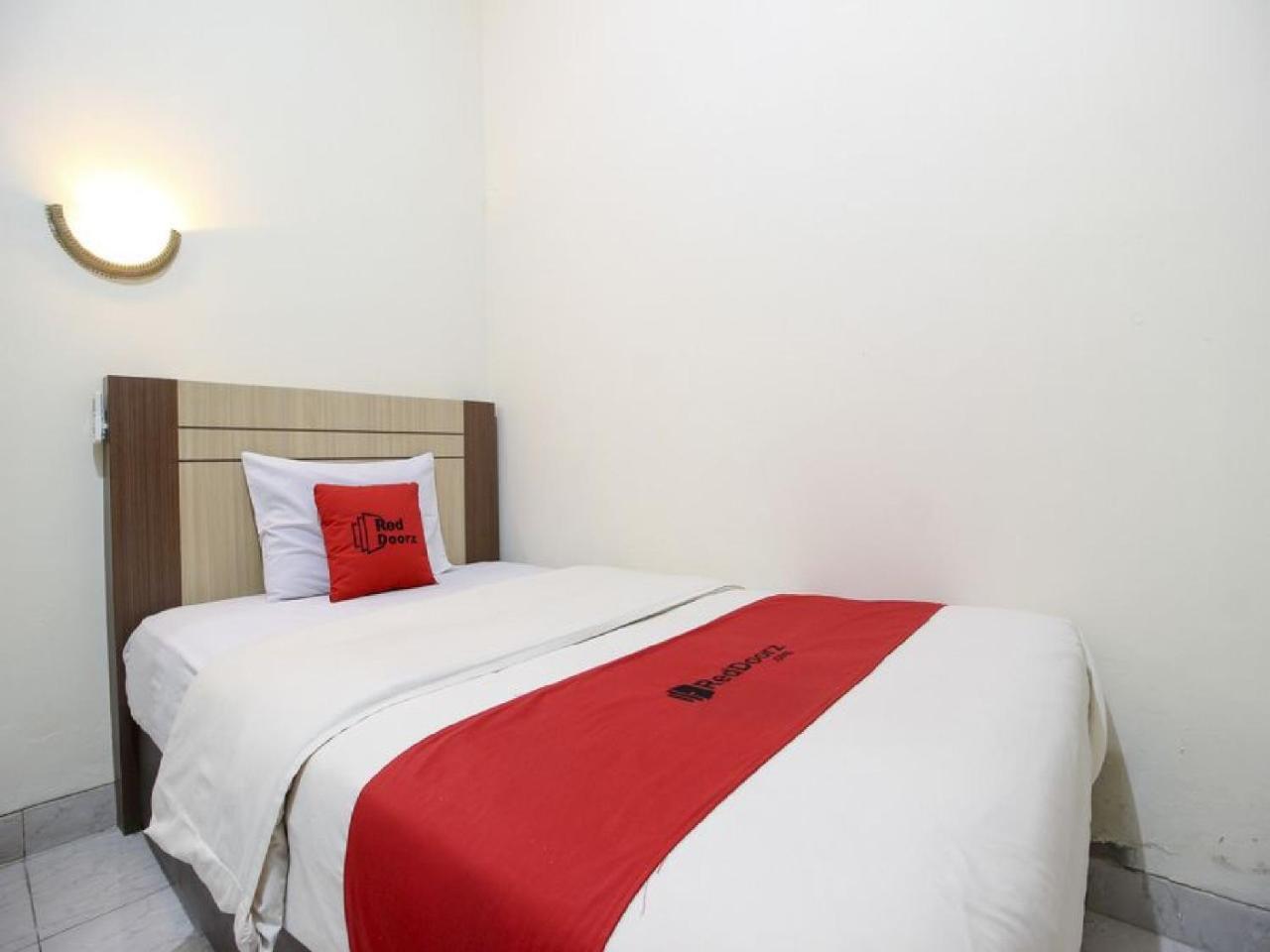 Reddoorz Plus Near Stadion Mandala Krida Γιογκιακάρτα Εξωτερικό φωτογραφία