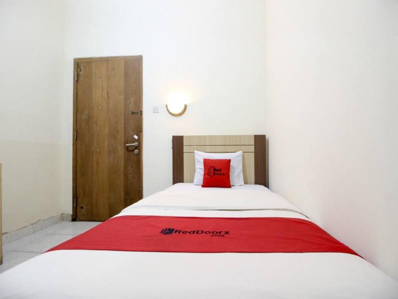 Reddoorz Plus Near Stadion Mandala Krida Γιογκιακάρτα Εξωτερικό φωτογραφία